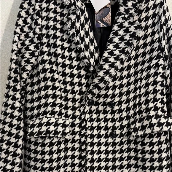 Doe & Rae Black and White Blazer - Picture 5 of 5